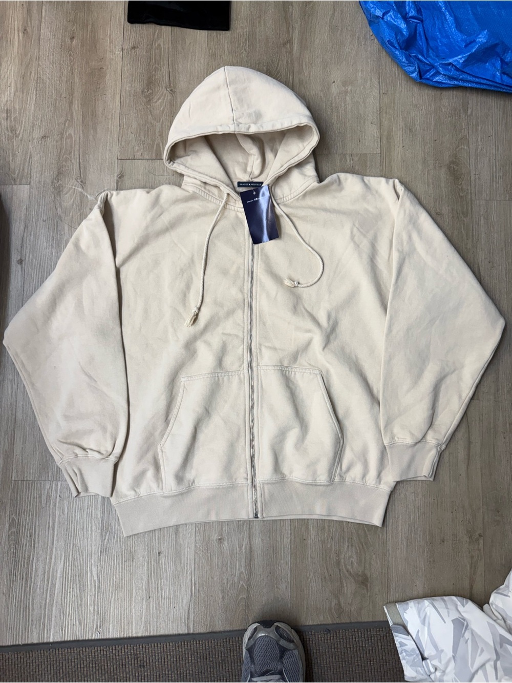 NWT Brandy Melville Cream Color
Zip Up Hoodie Sz L/XL